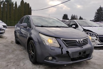 2009r, 1.8 LPG. Delikatnie uszkodzony przód. Jeździ.