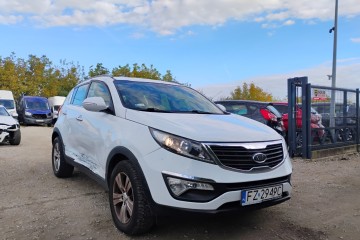 2011r, 1.7 DIESEL. Lekko uszkodzony prawy bok. Jeździ.