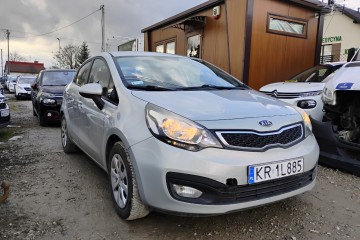 I rej 2012r, 1.2 Benzyna. Lekko uszkodzony tył. Jeździ.