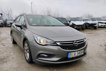 2017r, Salonowa, 1.6CDTI. Lekko uszkodzony tył. Jeździ.