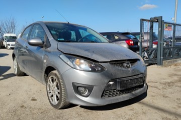 12/2010r, 1.6 Benzyna. Lekko uszkodzony przód. Jeździ.