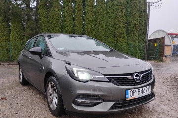 2021r, SALON POLSKA. 1.2 Benzyna. Uszkodzony prawy tył. Jeździ. VAT23