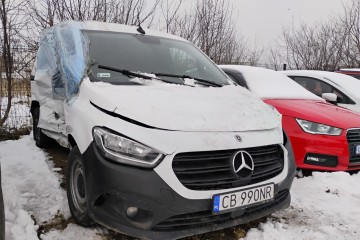 2022r, 1.3 Benzyna. Uszkodzony prawy bok. Poobijany. VAT 23%