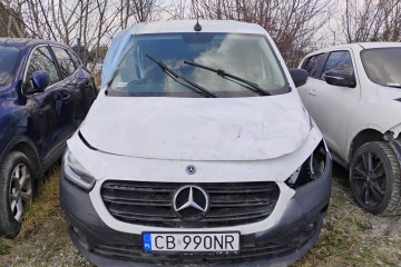 2022r, 1.3 Benzyna. Uszkodzony prawy bok. Poobijany. VAT 23%