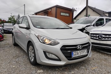 2015r, SALON POLSKA, 1.4 CRDI. Delikatnie przetarty lewy bok. Jeździ.
