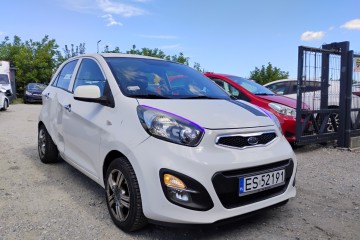 2014r, Salonowa. Uszkodzony bok. Jeździ.