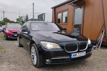 2011r,  4.4 Benzyna. X-DRIVE. Lekko uszkodzony tył. Jeździ.