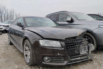 2011r,  3.0 DIESEL 4x4. Uszkodzony lewy przód. Jeździ.