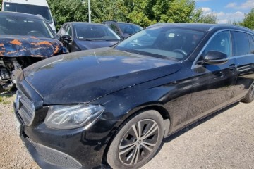 2020r, 2.2 DIESEL. AUTOMAT. Uszkodzony prawy przód. Jeździ.
