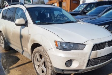 2011r, 2.4 LPG. AUTOMAT. Przetarty lewy bok. Jeździ.