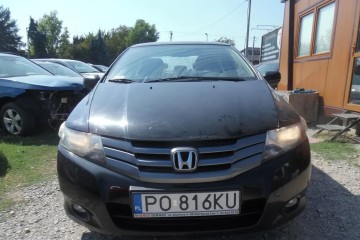 2009r, Salonowa, 1.3 Benzyna, Lekko uszkodzony prawy tył, Jeździ.