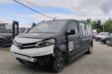 2022r, 1.5 Diesel. CHŁODNIA Uszkodzony przód i prawy bok. Pali. VAT 23