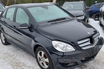 2011r, 2.0 Diesel. Uszkodzony lewy przód. Jeździ