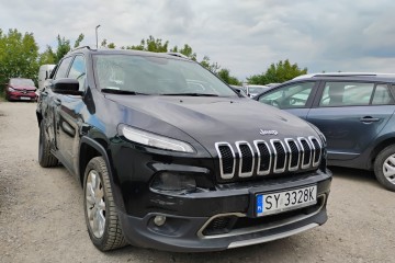 2017 Salonowy, 2.2D 4x4. Uszkodzony tył. Poobijany. Jeździ. VAT 23 %.