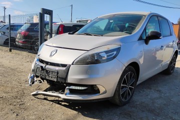 2013r, 1.2 Benzyna. Lekko uszkodzony prawy przód. Jeździ.