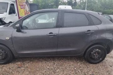 1.2 Benzyna. Uszkodzony przód. Jeździ.