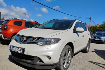 2015r, 2.5 DIESEL 4x4. AUTOMAT. Lekko uszkodzony prawy przód. Jeździ.