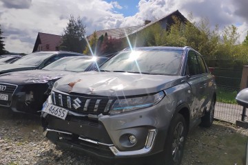 2023r, SALON. 1.5 HYBRID. AUTOMAT. Uszkodzony przód i prawy bok.