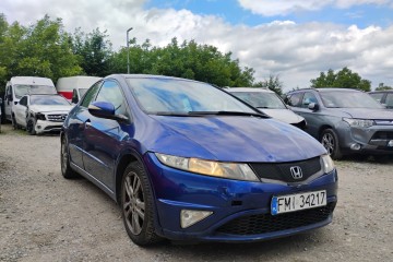 2010r, 1.8 Benzyna. Uszkodzony lewy bok. Jeździ.