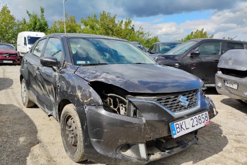 I rej 2019r. Salonowy. 1.2 Benzyna. Uszkodzone boki. Jeździ.